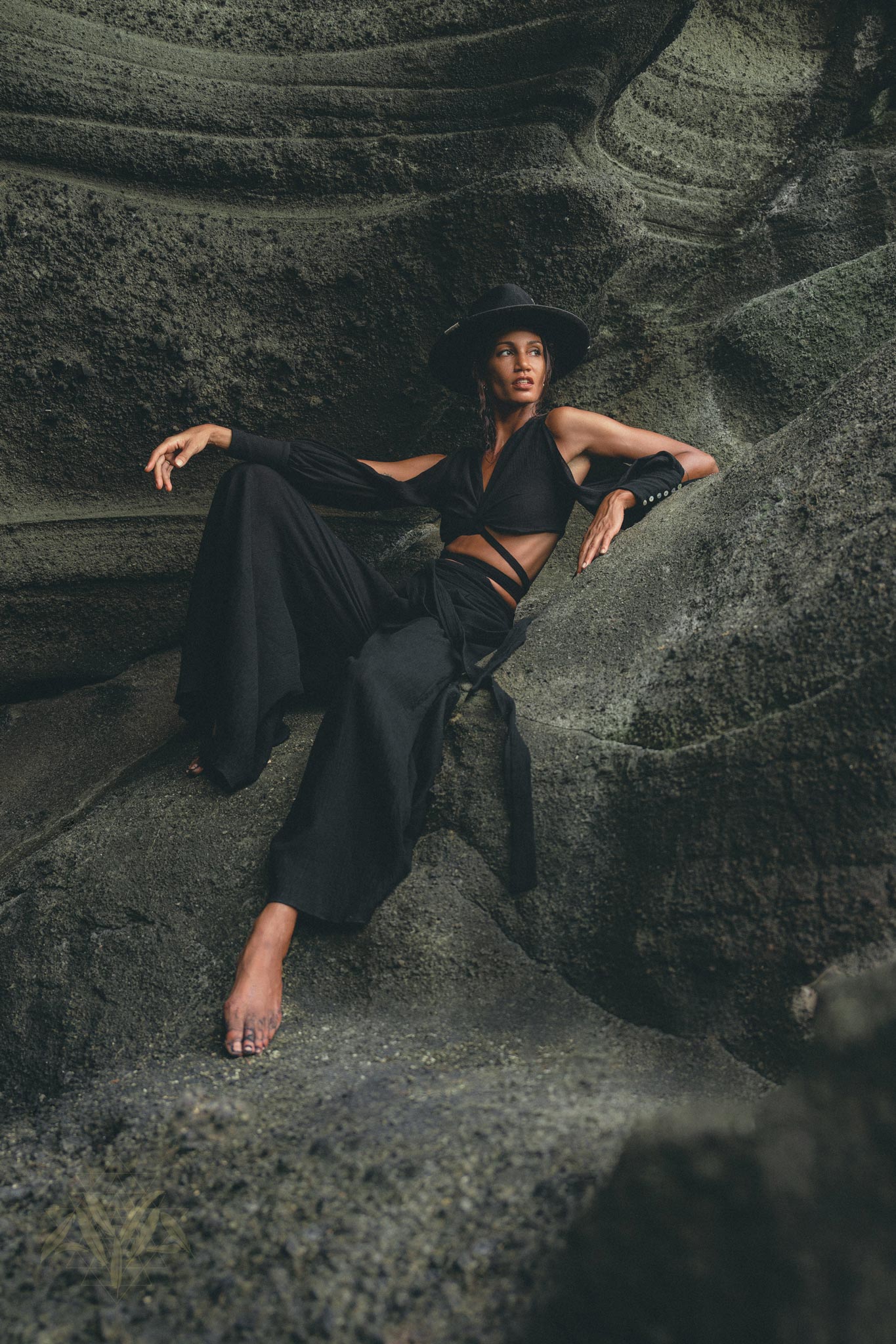 Stunning Black Open Shoulder Set for Women - Trendy Boho Crop Top and Pants for a chic and stylish look!